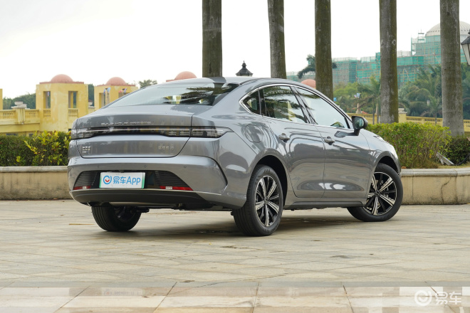 比亚迪护卫舰07和驱逐舰05哪个好,不惧油价