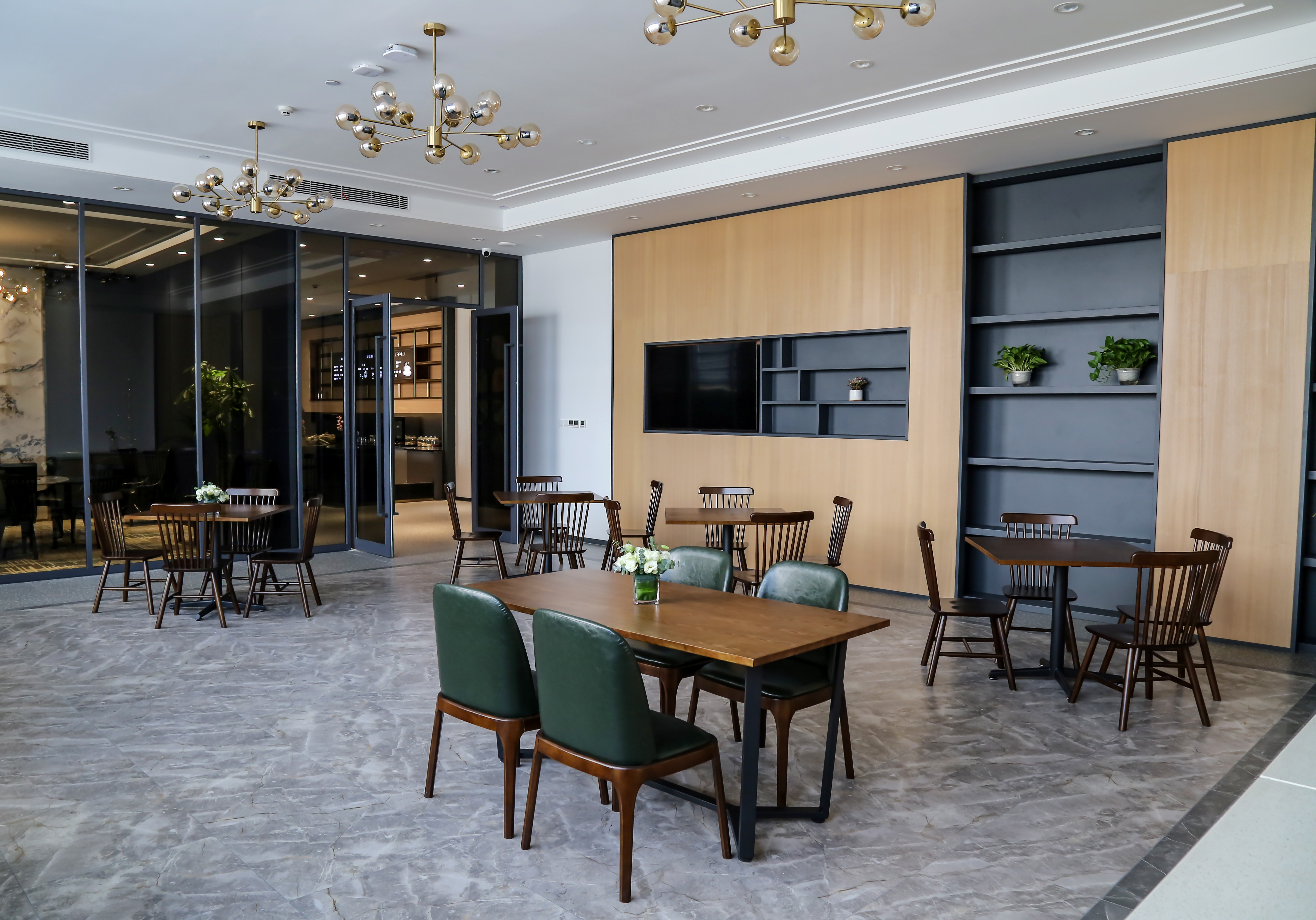 华星锦业奔驰中心,岳阳华星锦业奔驰4s店