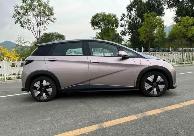 适合女生开的新能源车推荐20-30万,比亚迪哪款新能源车适合女生开