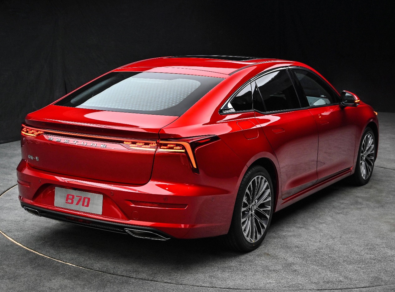 买家轿选掀背全新第三代奔腾b70,最新款奔腾b70真实车主感受