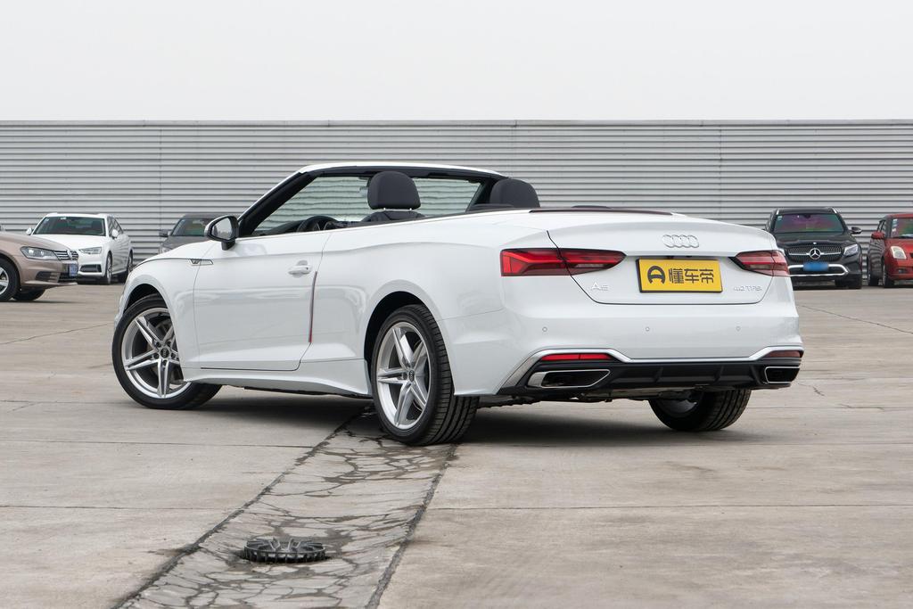 奥迪敞篷车a5,奥迪a5敞篷跑上马路