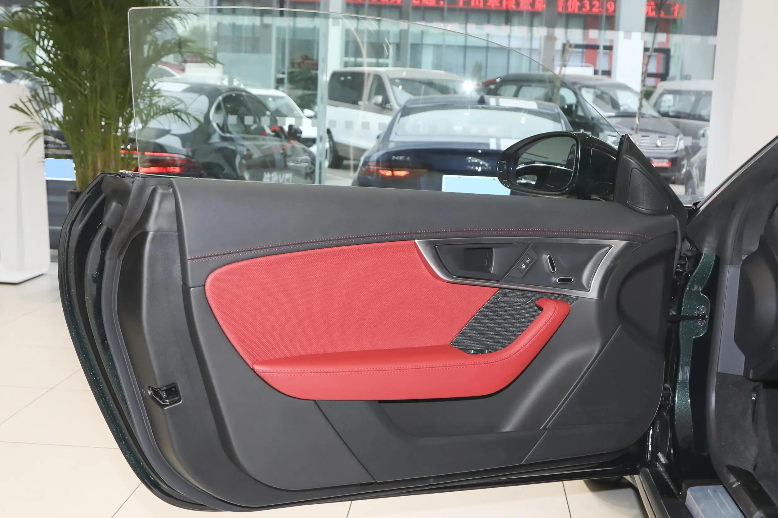 大气又运动新款捷豹f-type实车,新款捷豹f-type是豪华车