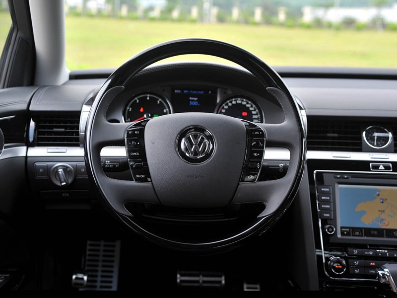 辉腾v84.2加几号汽油,配v8发动机