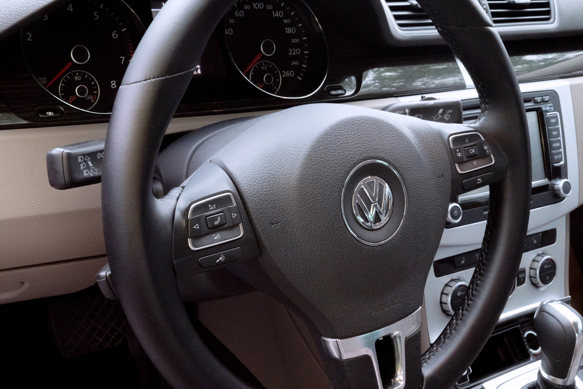 16款迈腾1.8t智享豪华版二手价格,全网最低二手20款迈腾豪华型