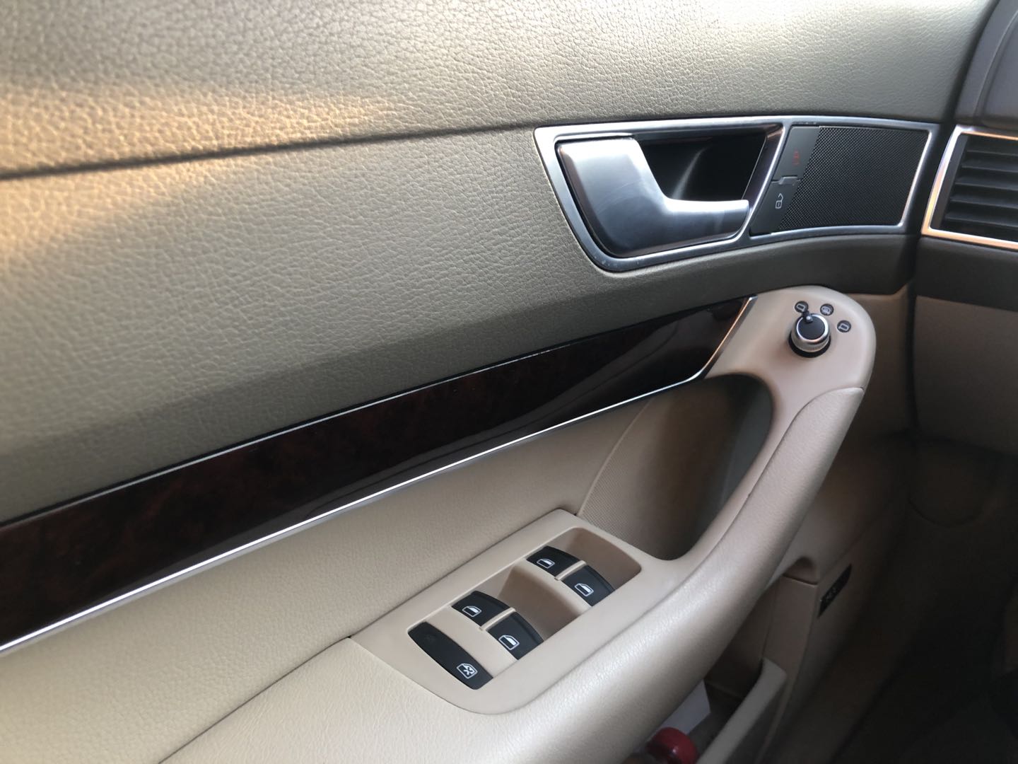 11年的奥迪a6l有手动挡的吗,11年奥迪a6l是什么黑