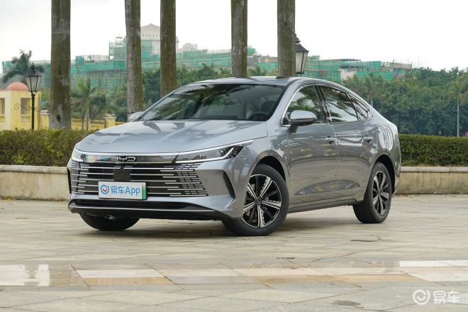 比亚迪05驱逐舰冠军版有几把钥匙,比亚迪护卫舰07和驱逐舰05哪个好