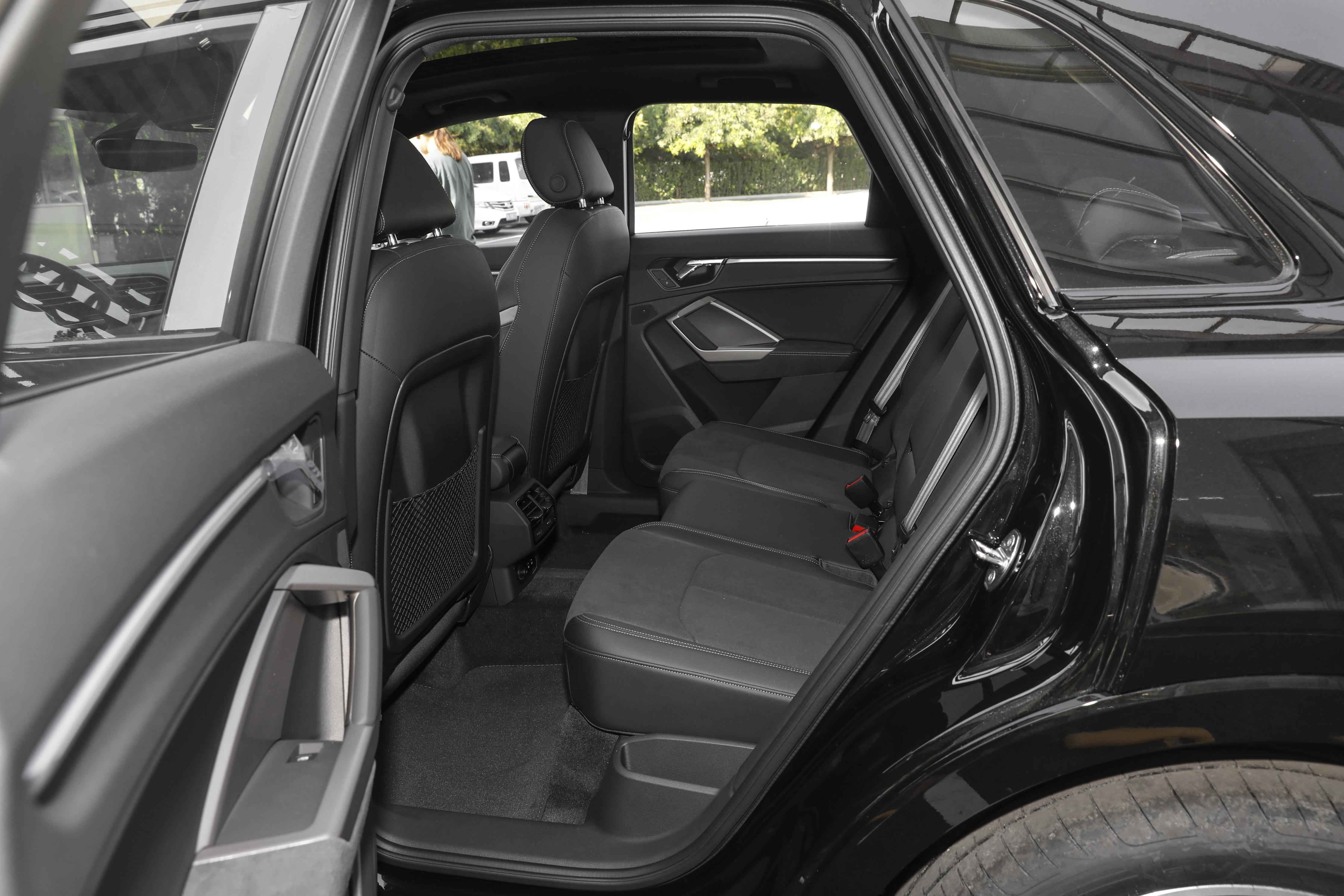 奥迪q3什么颜色好看,奥迪q3值得购买吗24款