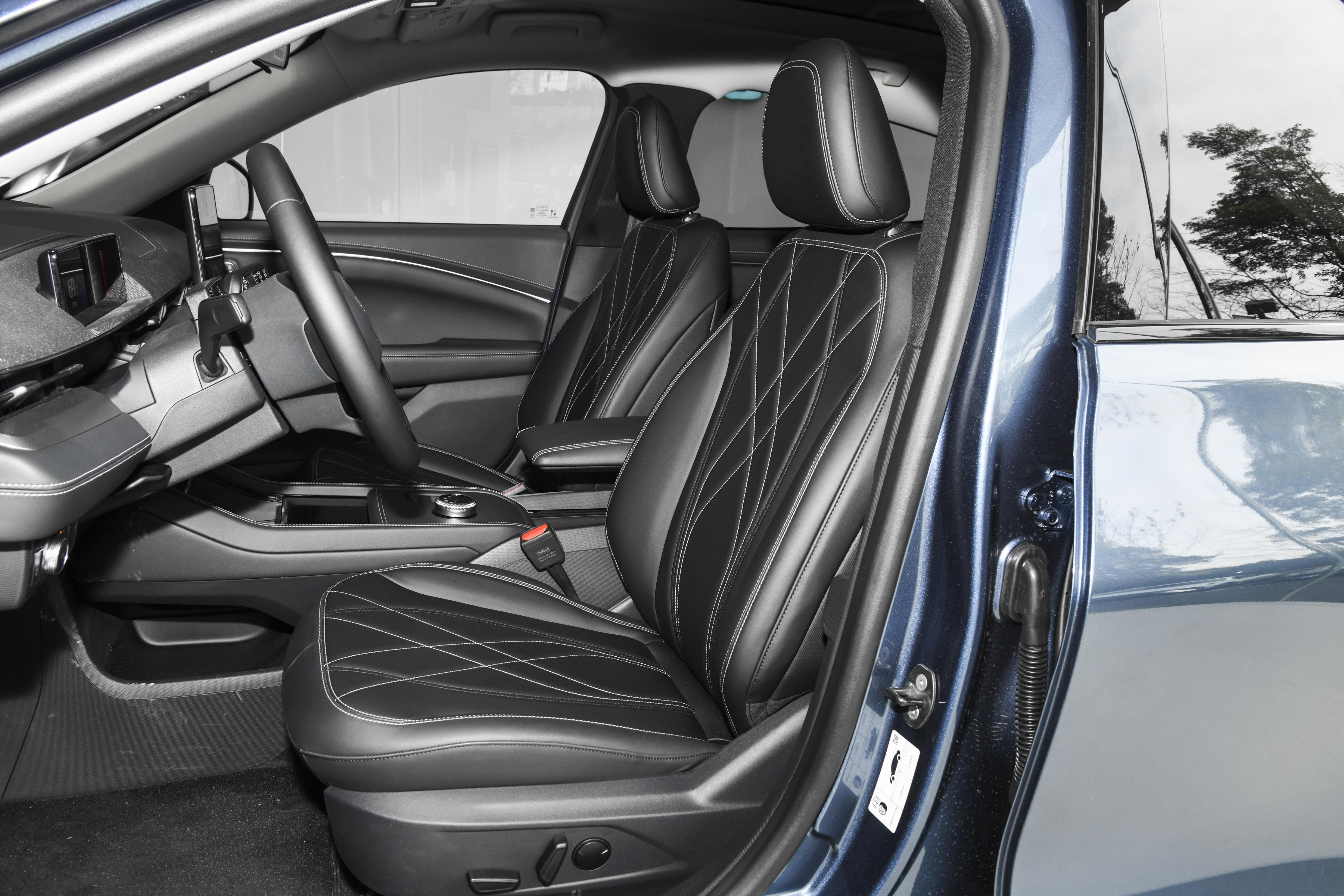 野马年轻人的跑车2.3t多少钱,福特野马新车最便宜的一款