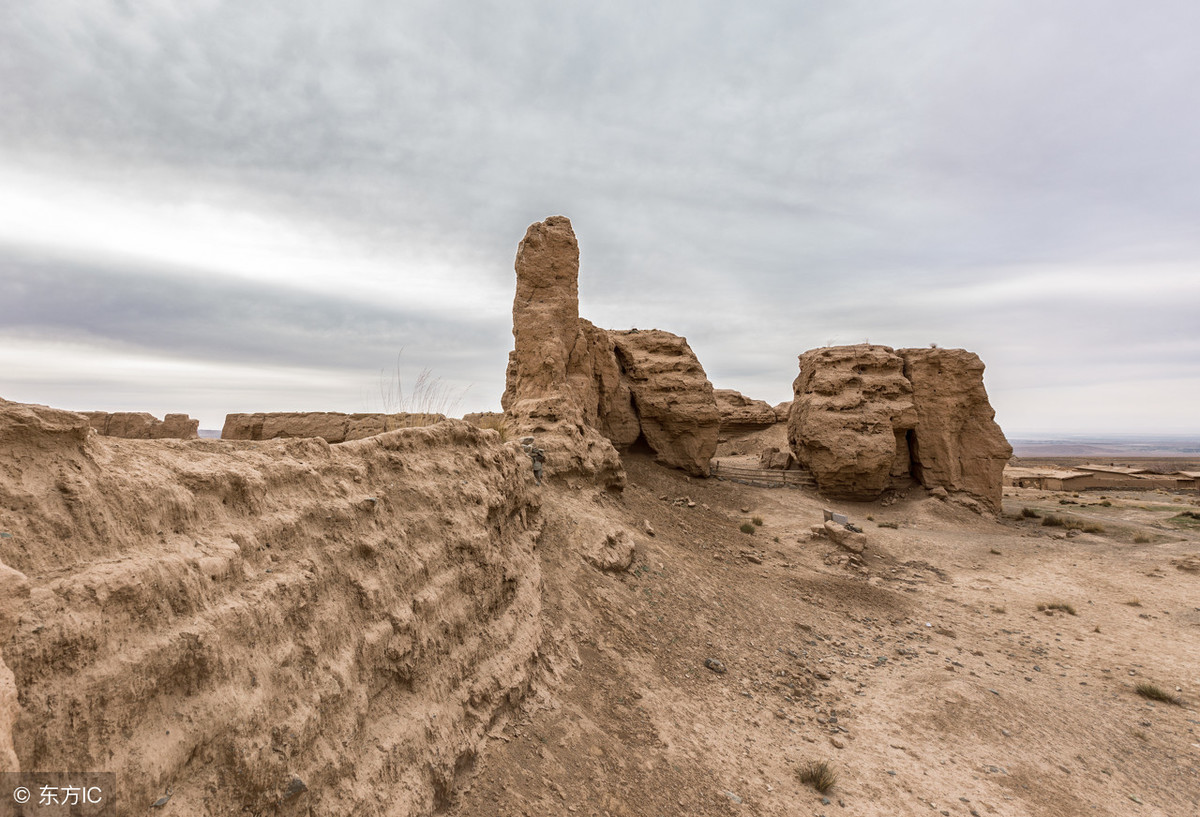 穿越成皇子的小说然后被流放,穿越成异世皇子的小说