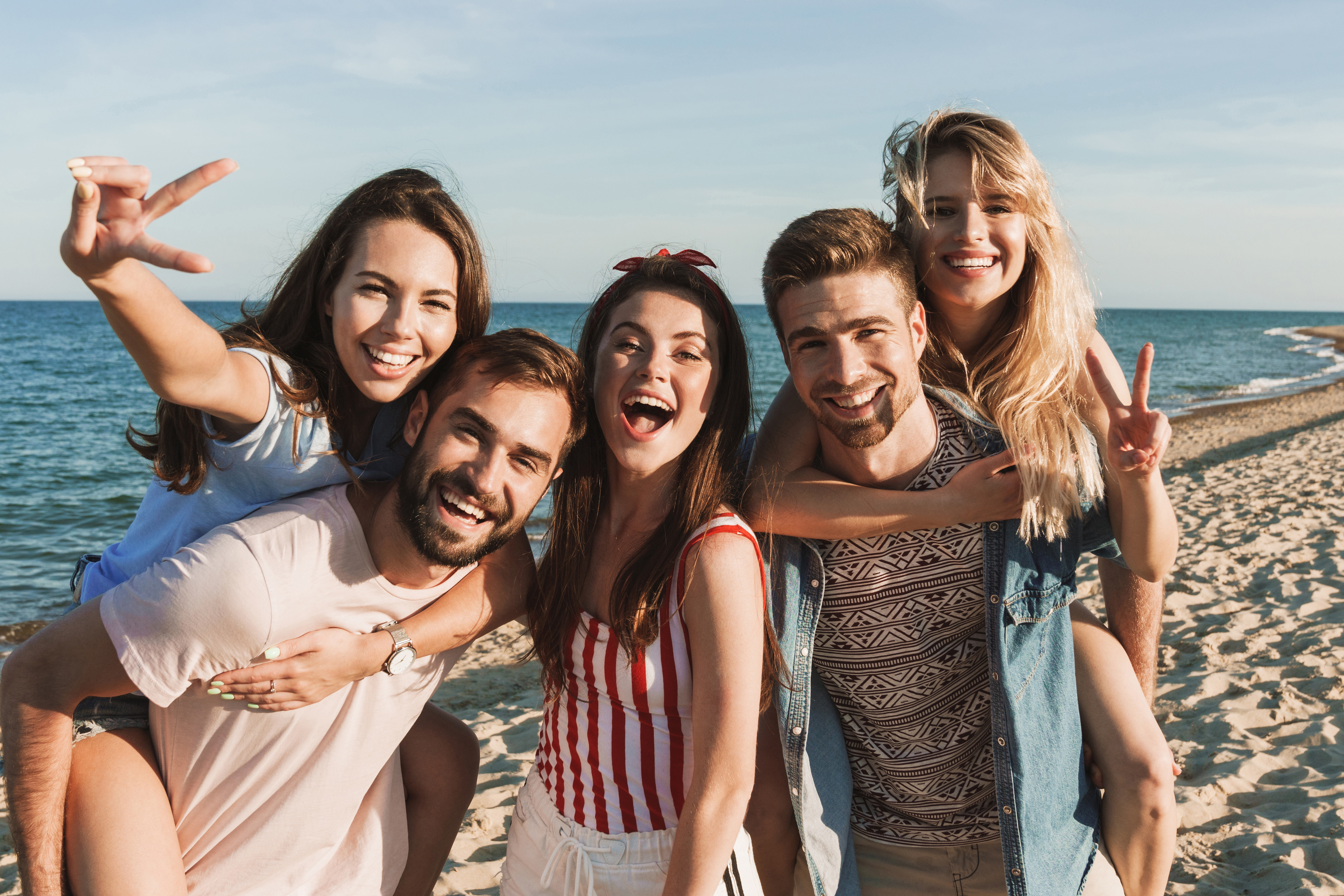 吃饭共用碗筷能传染艾滋病吗,共用碗筷会传染艾滋病吗