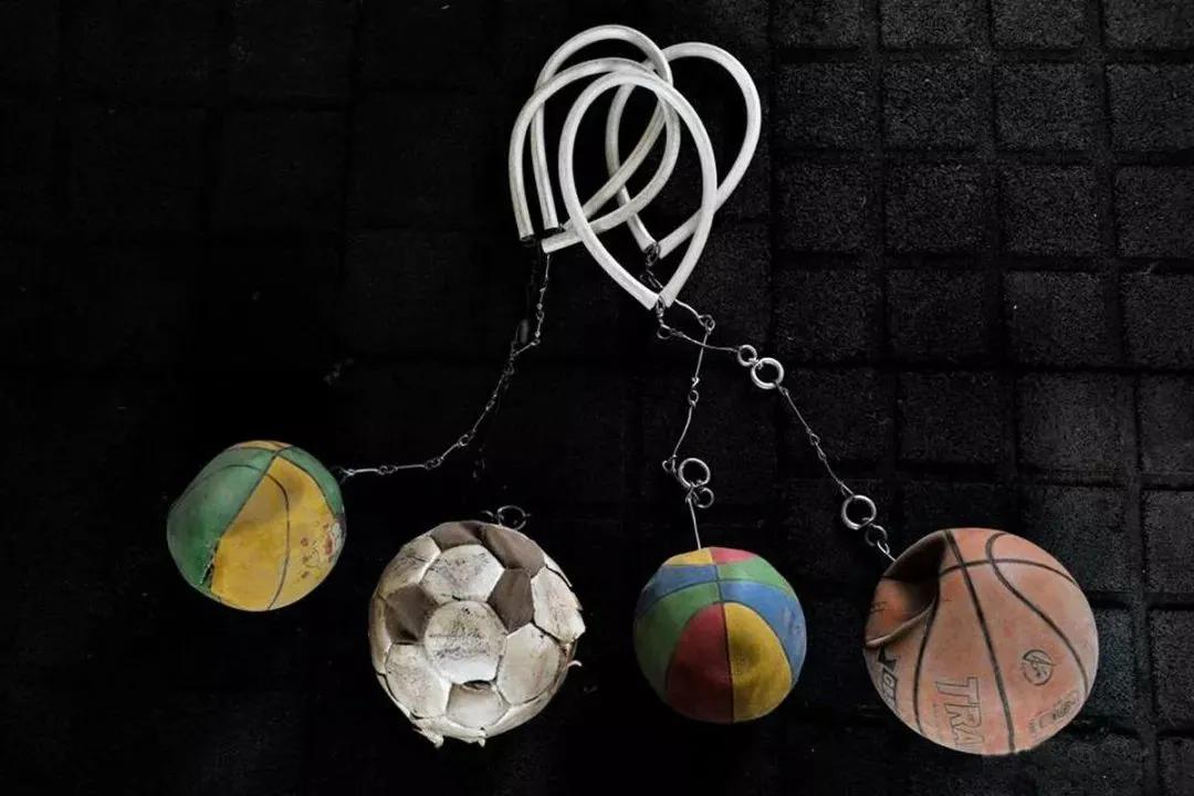 废品做体育器材手工制作幼儿园,乡村教师自制体育器材