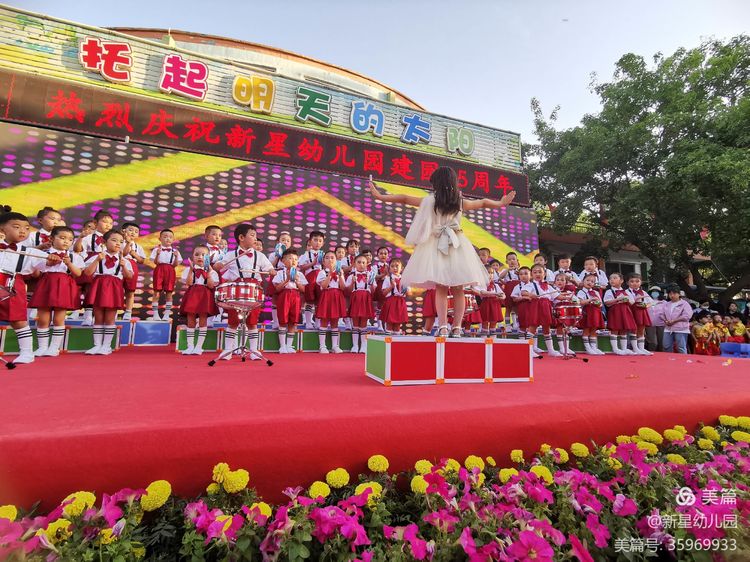 雏鹰展翅起飞,萌娃上飞机起航