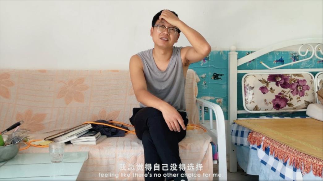 向对面出租屋射了一箭：80后妈妈王莹在城中村的实验艺术