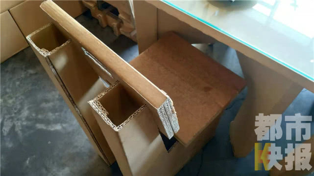 用废弃纸箱造出一座餐厅纸做的单人椅子能承担300斤以内的顾客