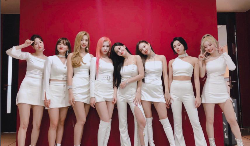 昆凌万圣节秀恩爱视频,昆凌万圣节合体