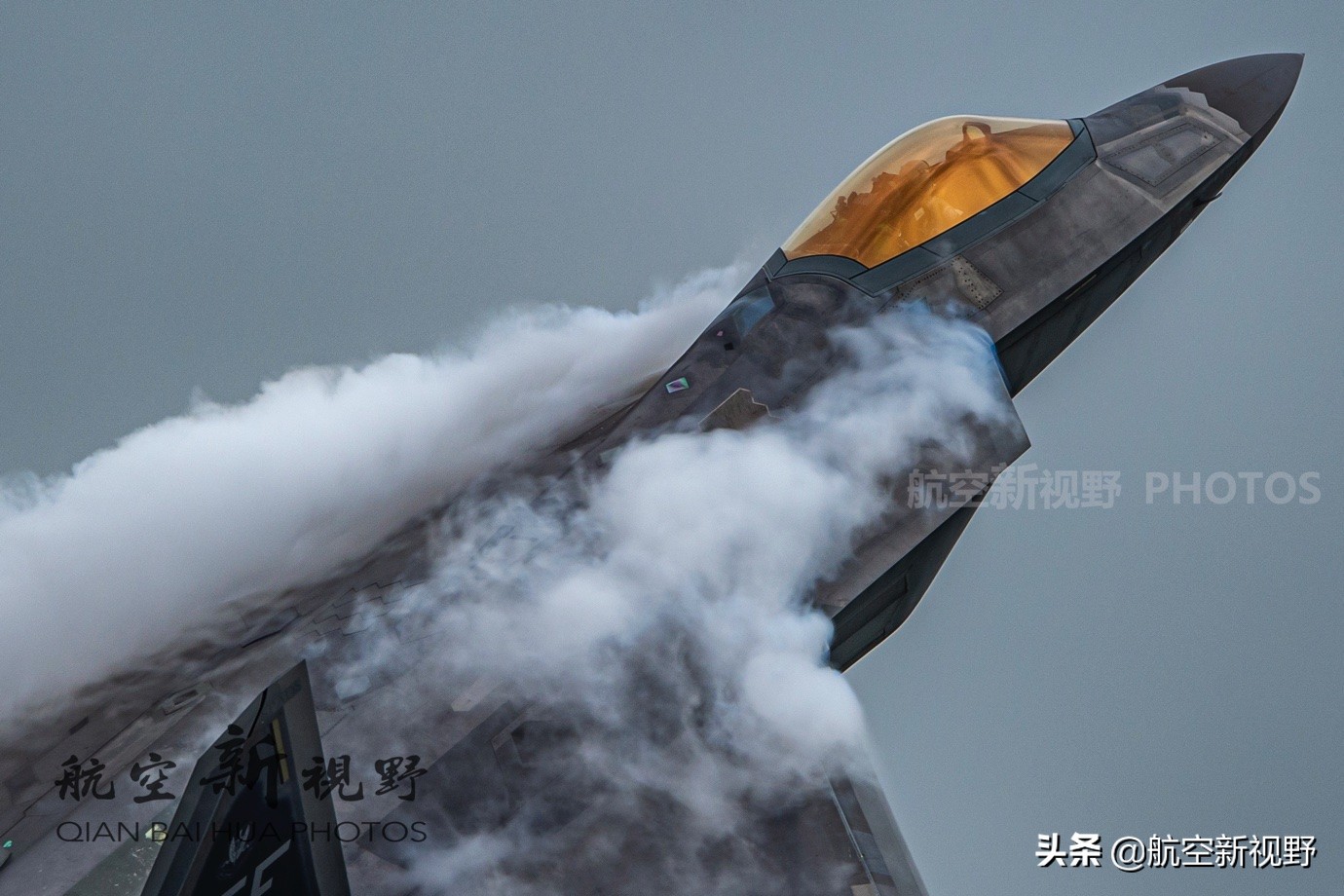 F-22隐形战机高清组图，第一款美制四代机，服役15年依旧帅气逼人