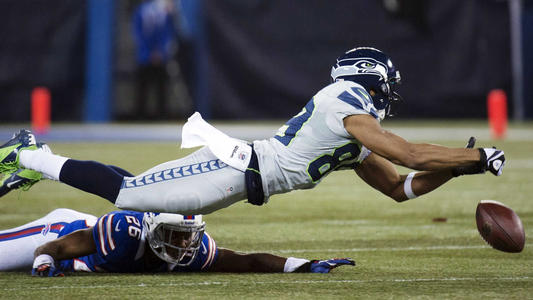 橄榄球运动员身体的素质,詹姆斯身体素质和橄榄球员对比