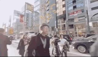 范冰冰穿恨天高跷二郎腿 (范冰冰穿黑色披风踩恨天高)