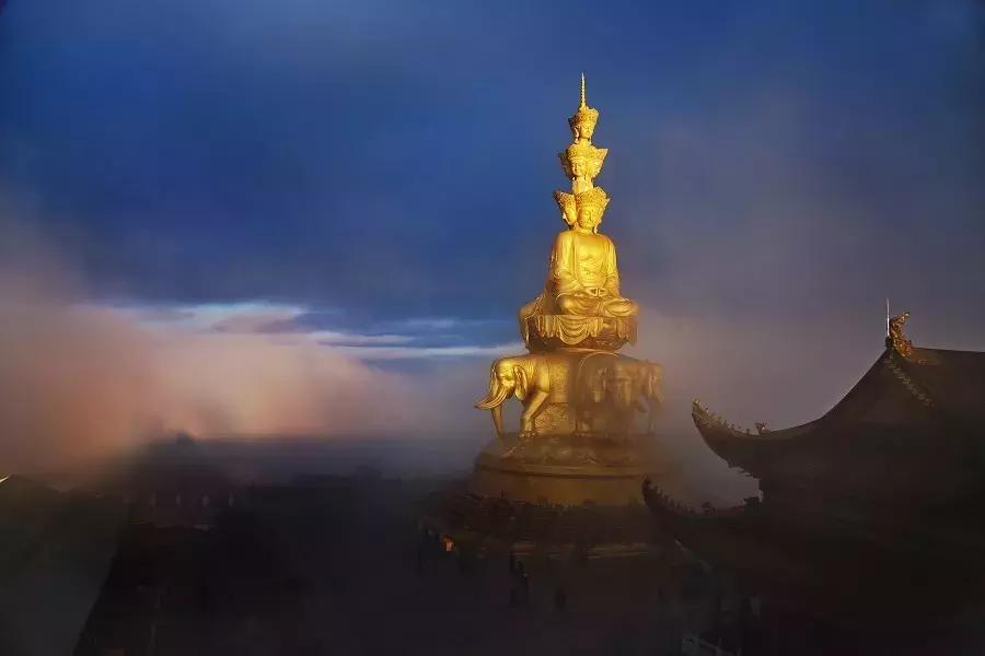 冲着金顶去峨眉山，最后跪着给这10个景点打五星