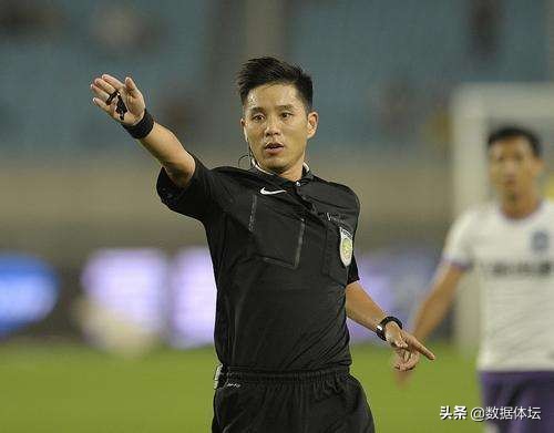 又到金哨评选时，当选者会是国产裁判么？