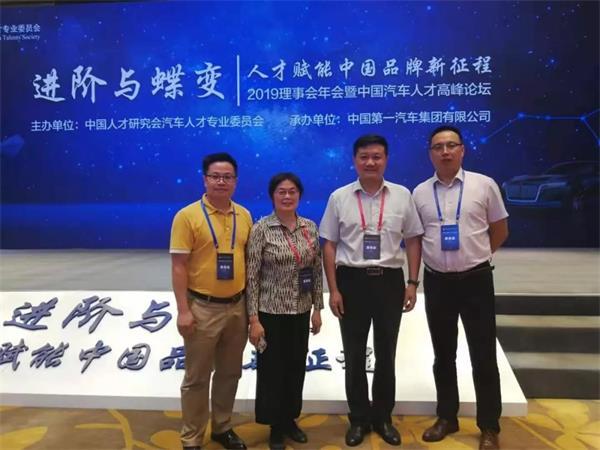 缁堟垚鍥介檯,鍛ㄦ姤缁勭粐鏋舵瀯