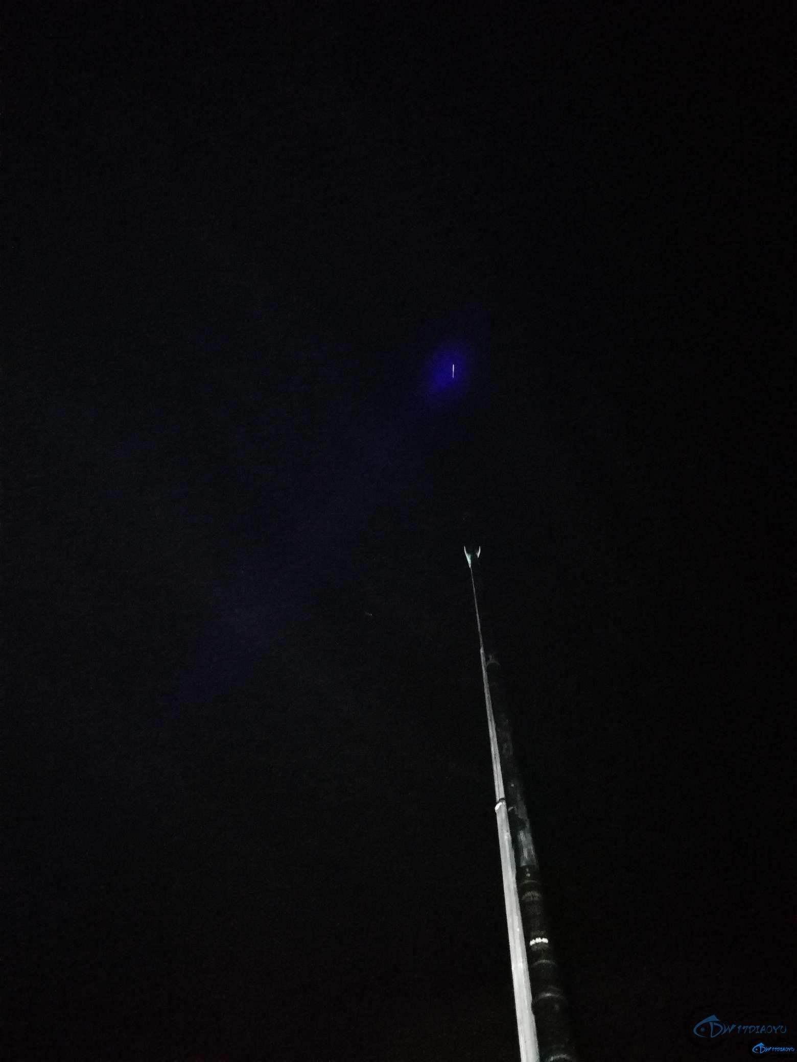 夜钓碰到稀奇古怪的钓鱼人,夜钓守大鱼