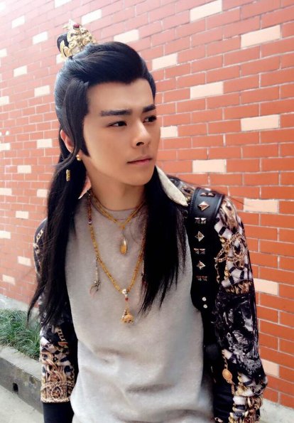 他发誓时赌了个牙疼咒,下山后逆天而为,最后誓言应验了