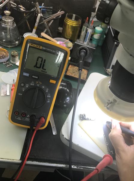 iphone8后摄和闪光灯均打不开,iphone8后摄像头间歇卡死