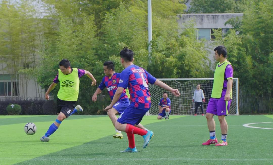 2020光谷“互联网杯”足球赛落幕,王开安会长为冠军颁奖