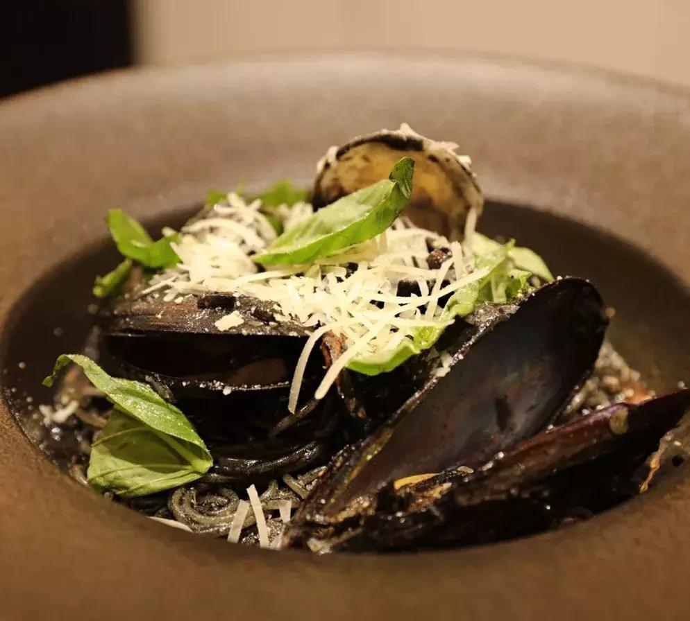 源和1916里的这家网红店，是花店也是甜点店还是图书馆