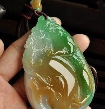 玉缘清新，佳人映衬。