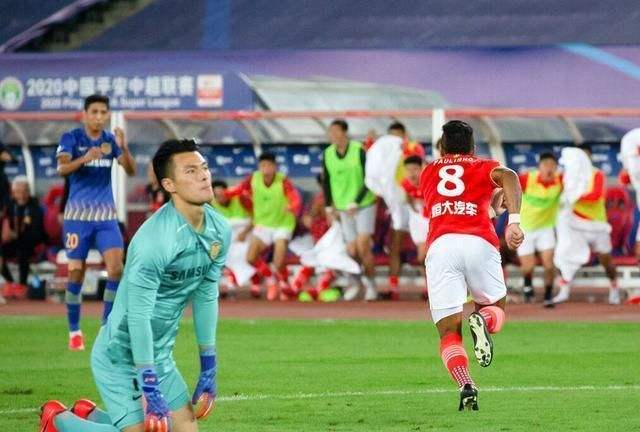 上港门将顾超视频,国门顾超禁区内两次拿球