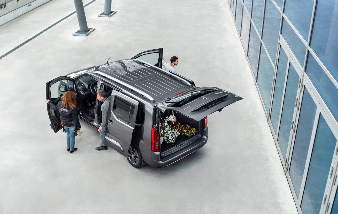 雪铁龙和标致的mpv车型对比,标致雪铁龙车跟现代起亚车哪个好