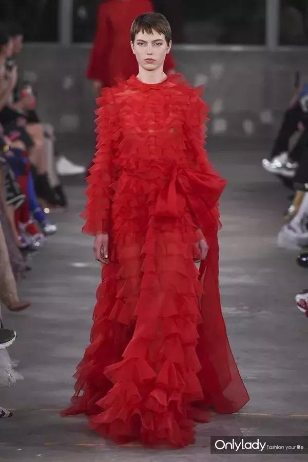 张艺兴valentino东京神图,张艺兴valentino秀场表演