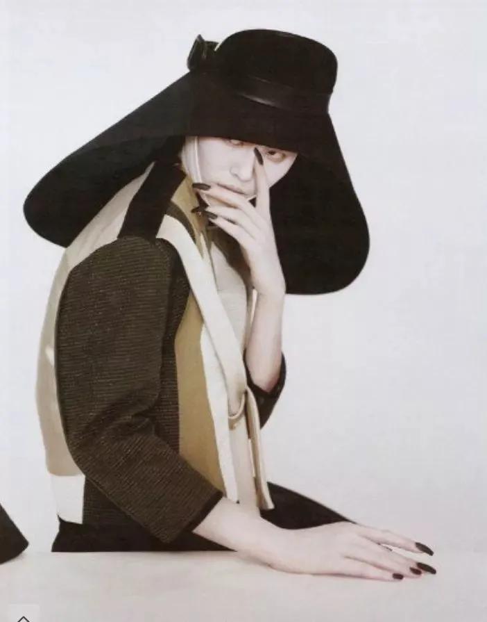 疯了，她的平胸才是顶级性感