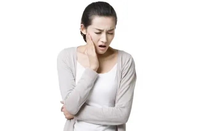 嘴管不住，瘦身靠吐——催吐减肥有多伤？