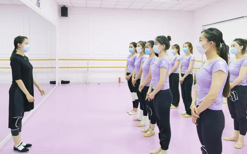 高歌曼舞,高歌舞蹈培训班