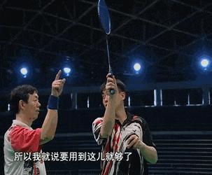 羽毛球杀球和高远球发力一样吗,羽毛球后场被动高远球发力