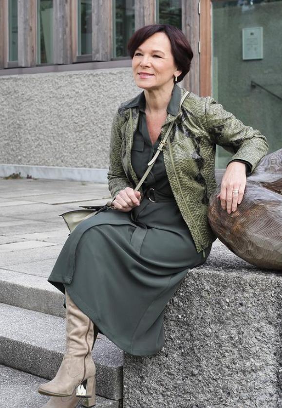 虽然工资低依然要努力,虽然工资低但请做好自己本职工作