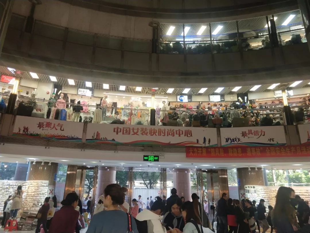 广东服装厂家直销批发市场,广东当季服装市场报价