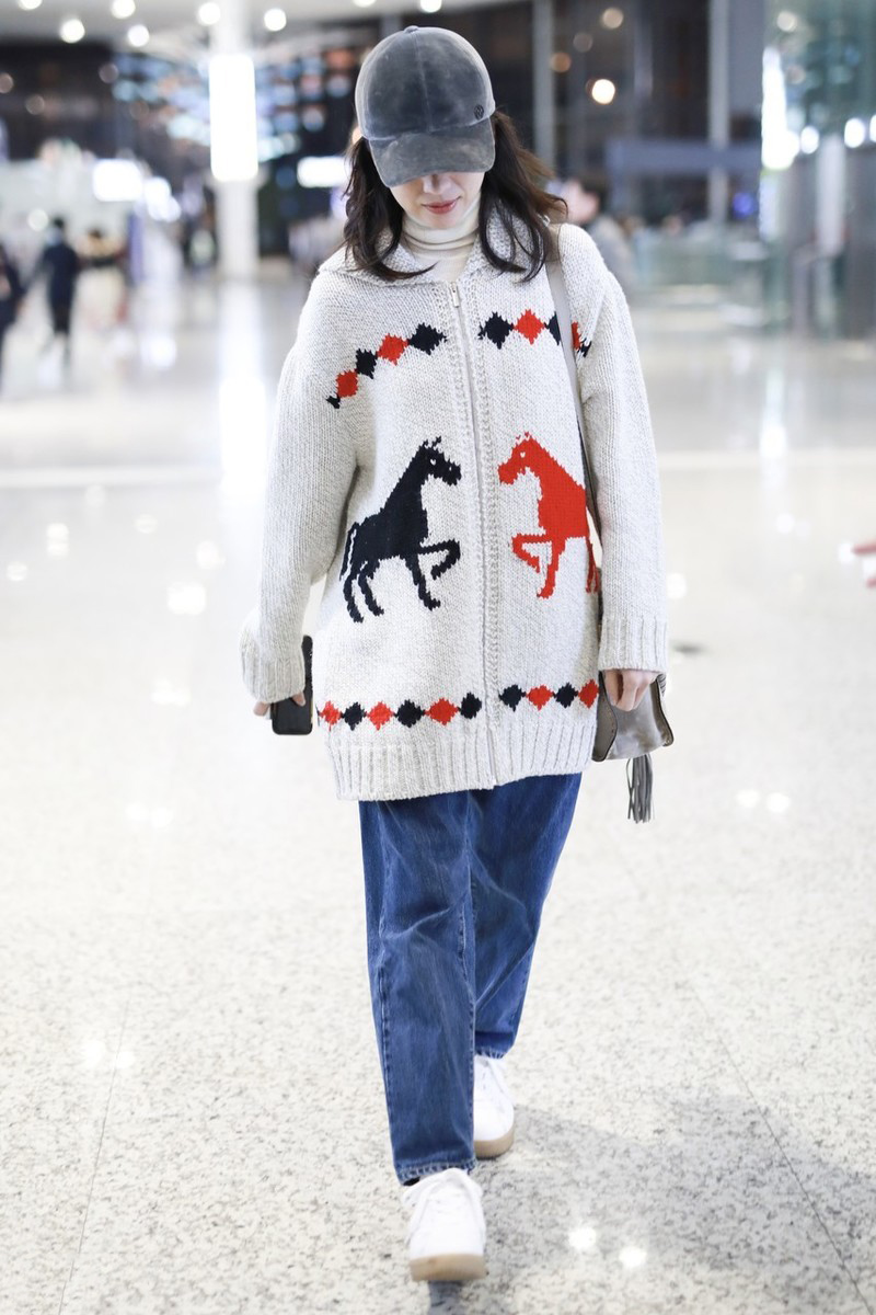 杨幂穿搭模仿张嘉倪,杨幂穿搭是模仿的谁