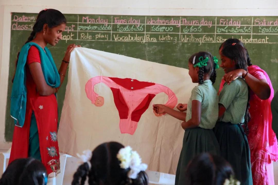 卫生巾看背面还是正面,卫生巾视频评论