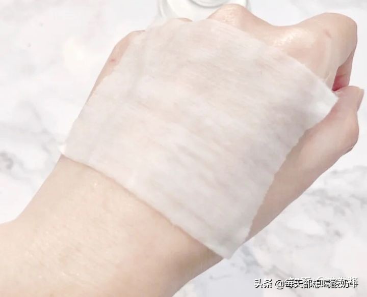 油皮肤毛孔粗大适合的水乳推荐,皮肤黑黄毛孔大没有光泽水乳推荐