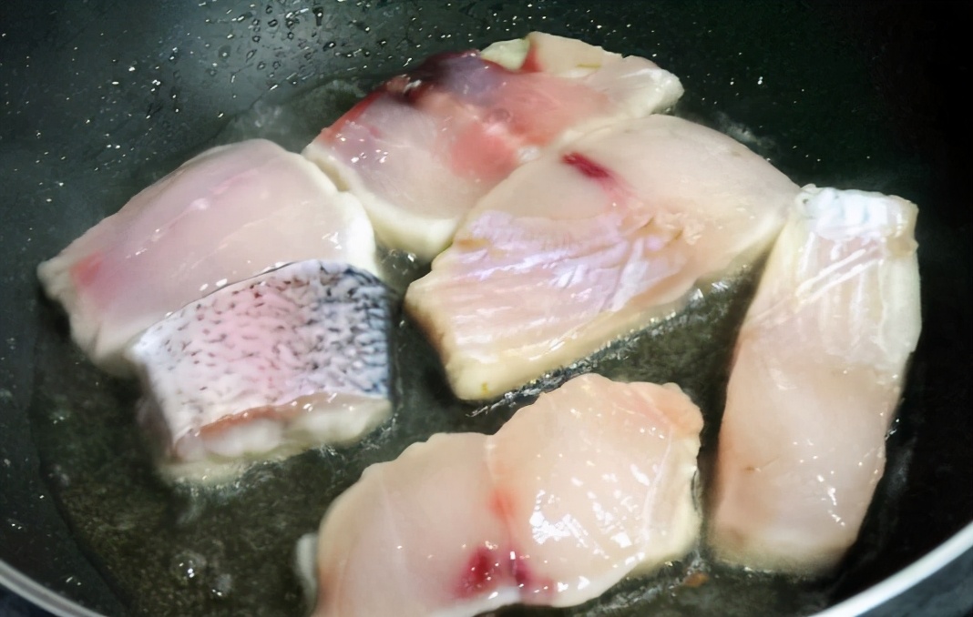 炖鱼放哪些调料去腥好吃,炖鱼没放醋怎么去腥