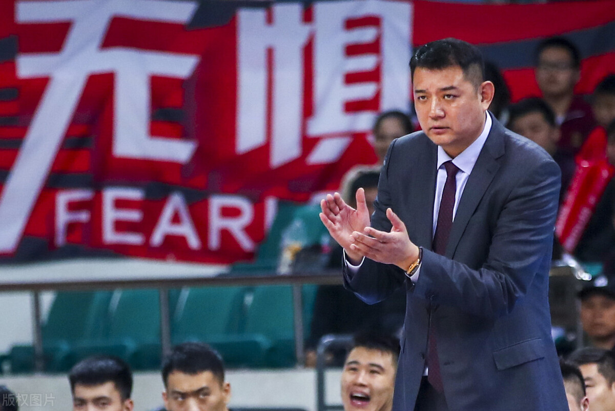 山东男篮主教练巩晓彬去哪里了,巩晓彬为何不干山东男篮主教练了