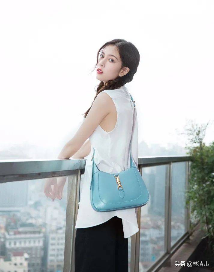 欧阳娜娜倪妮lisa,谁不喜欢香奈儿包包