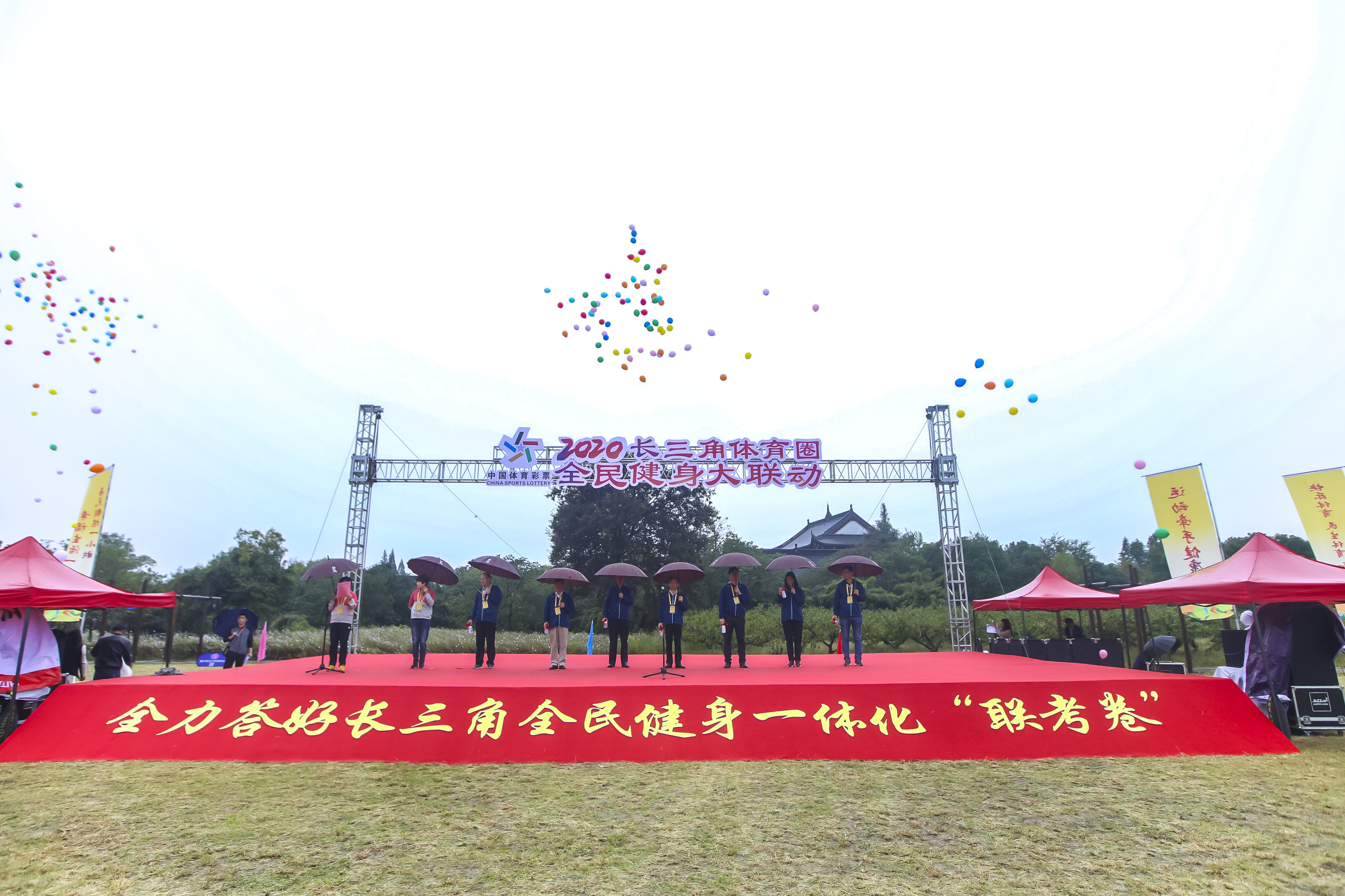 陆上打、天上飞、水中游，感受全方位体验——三省一市体育达人齐聚嘉兴动起来