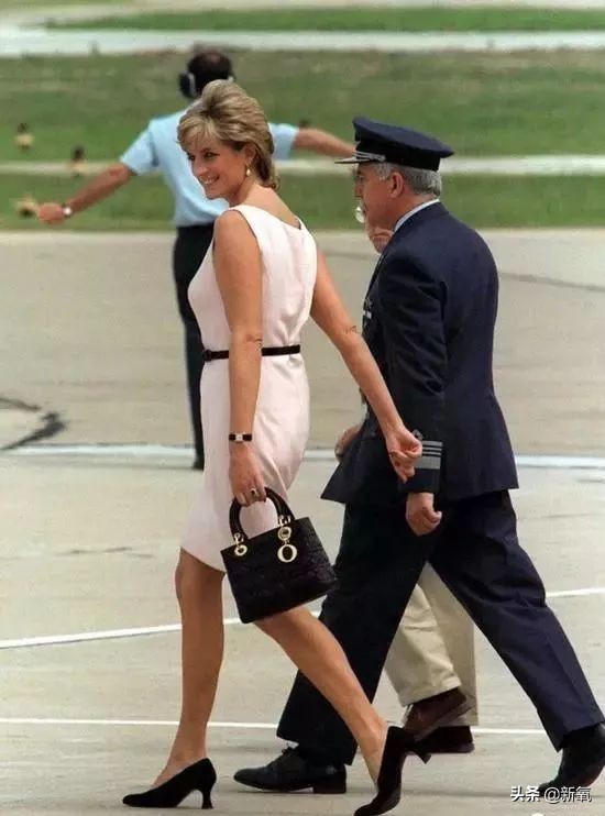 香奈儿包正品有瑕疵吗,香奈儿的包为什么比gucci贵那么多