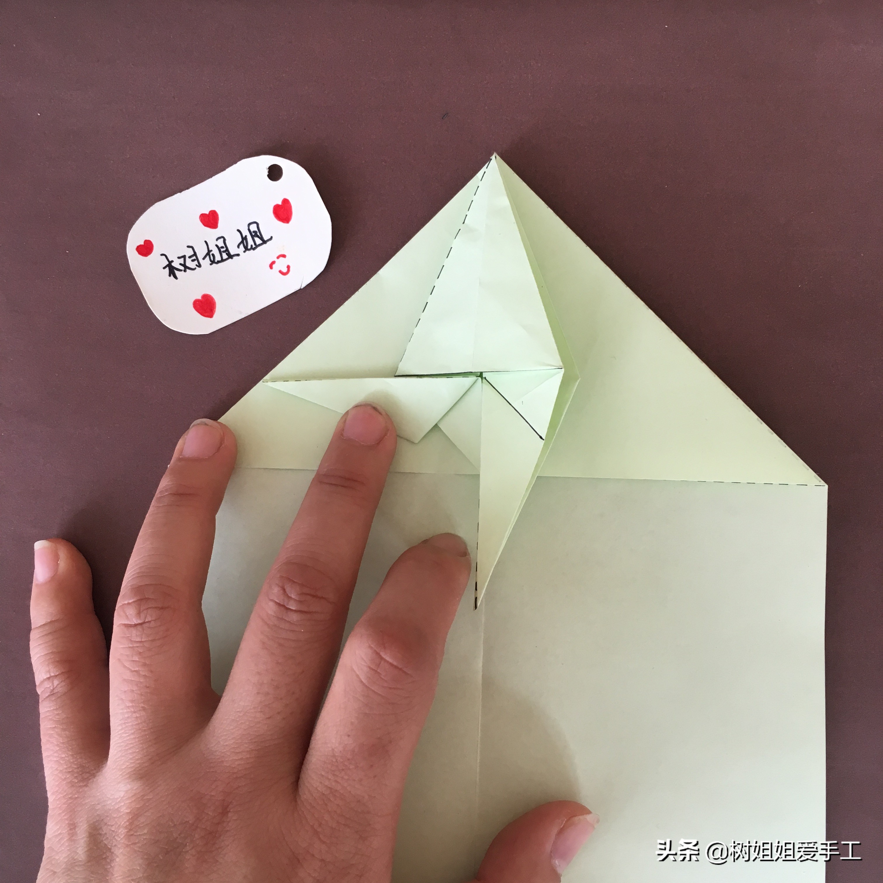 拖尾孔雀的三角插教程,折纸孔雀尾巴怎么折