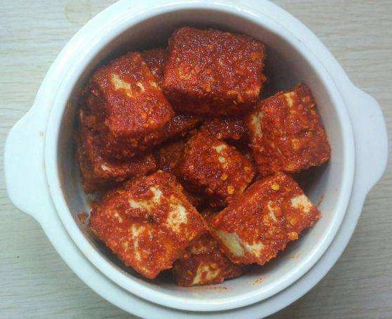 做霉豆腐，只加食盐是不行的，多加这“3样”，美味提升“1倍”